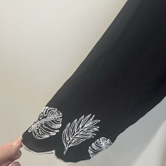 Chico's Open Front Cardigan Duster Black White Embroidered Detail size 1 Medium - Picture 4 of 6